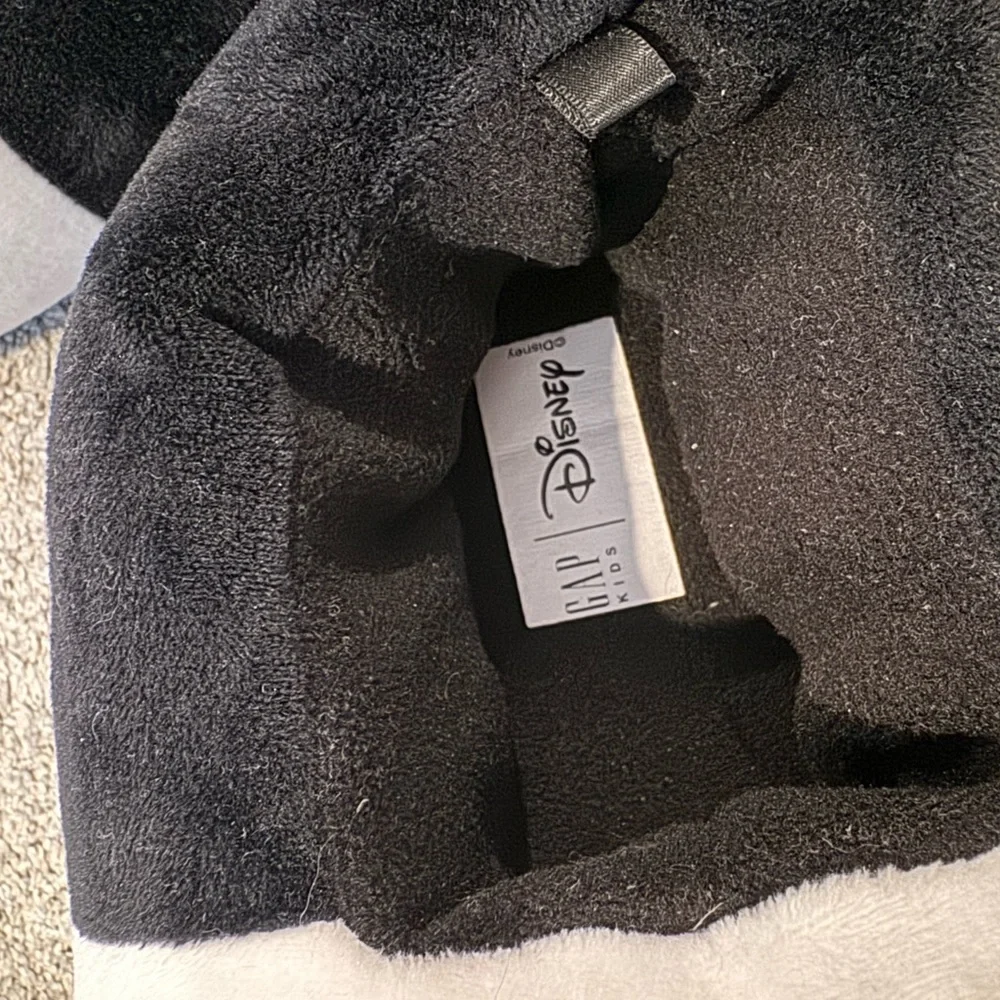 🎃 Gap x Disney Jack Skellington Slippers – Size 3/4